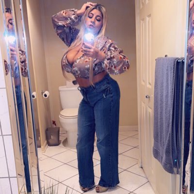 ANDREAMARIEXOXO's profile picture. ♡Andrea Marie - The Italian Dimepiece♡ Instagram: @ItalianDimepiece * Snapchat 👻 DreaBabyyy420 * Model * Event Hostess * AndreaMarieBooking@gmail.com