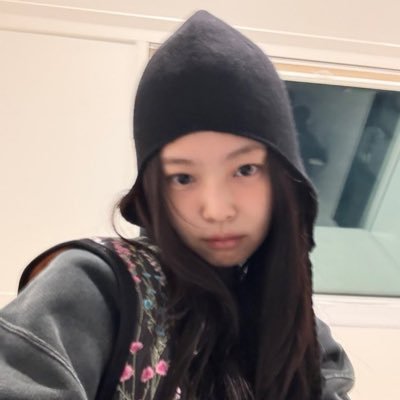 jennieedyou's profile picture. 