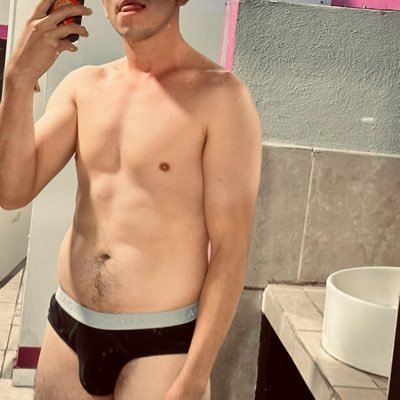 golllan's profile picture. 