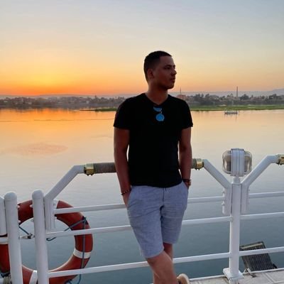 CharleyJamesD's profile picture. Rédacteur-en-chef adjoint pour @LInfotoutCourt, Médecin cinéphile,
biker dans l'âme, et rêveur à mes heures perdues !
My Letterboxd 🎬 : https://t.co/cBTO4x6hUu