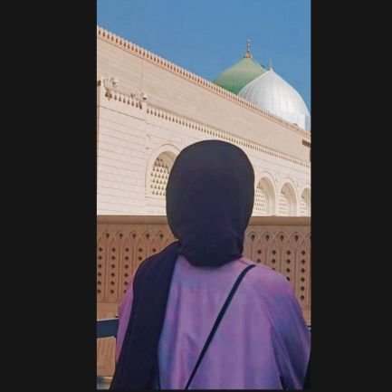 biffsquiggled_'s profile picture. Not everyone who smiles at you is your friend.