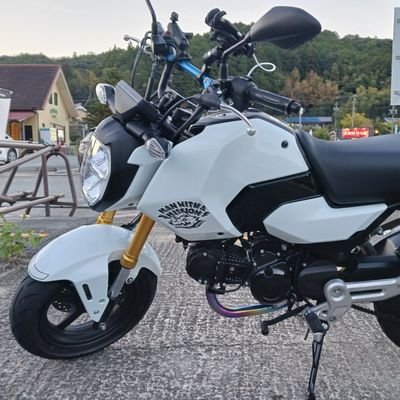 Vanh9jsPVU87223's profile picture. HONDAのグロムとYAMAHAのXMAX250に乗っています。
#4ミニ
#グロム
#XMAX