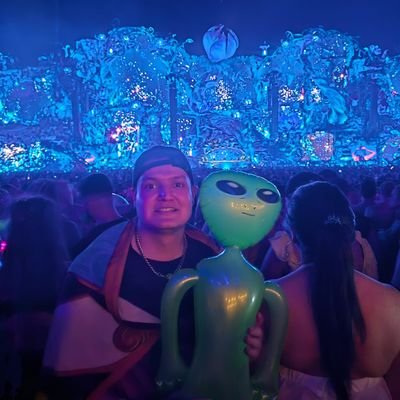 bragondj's profile picture. 👨‍🏫 Máster Dirección y Gestión de TI
🖥️ Ingeniero de Sistemas
🎧 ᴰᴶ Productor y VJ de Música electrónica
🕺Raver
🎮 Video Juegos
🇨🇴🇪🇨🇧🇷