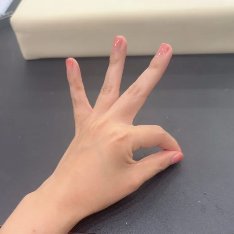 rhtkayasv's profile picture. 왜 열심히 일해야 할까요? 제가 본 가장 좋은 답은 "내가 좋아하는 것들이 다 비싸기 때문"입니다.