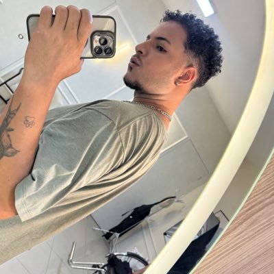 KaiqueLucianoo's profile picture. ♐ 28 y | Arujá-SP | Acredite em si mesmo 🖤🏳️‍🌈 SEGUE LA NO IG: kaiquelucianoo deixa um 🍪 que respondo💕