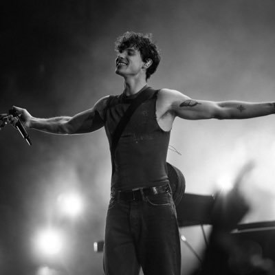 slightshawnu's profile picture. december 9th