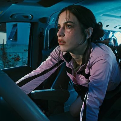 microchipfish's profile picture. a bird in the stink is worth 2 in the pink @stella_gunther