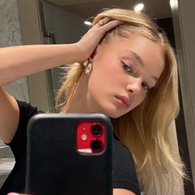 kryptongirrl's profile picture. not cassie but her girlfriend