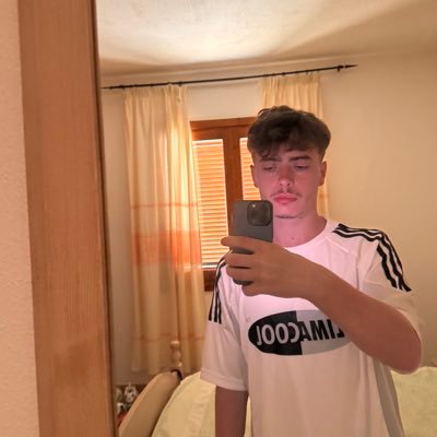 tdlre_'s profile picture. 