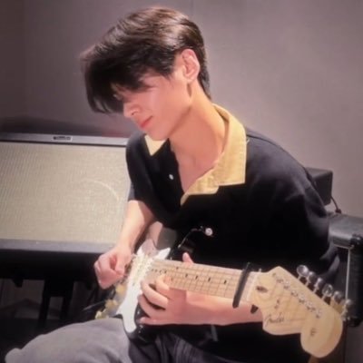 victorianafeten's profile picture. pretty much made of chaos ⎯⎯ ୨ books, art, music and coffee enthusiast ୧ ⎯⎯ she/her | 33 | eng/esp