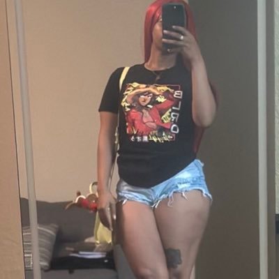 Candiiverse's profile picture. Storyteller 💭• Author • Creative Director • Content Creator 🧚🏽• @vons6ix Brand Ambassador code “COSPAINT” • TWITCH AFFILIATE.