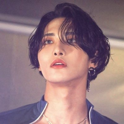 bxywxnder's profile picture. hwa’s boyfriend, cosplayer, geology nerd, caver ⛏⛰🍉
