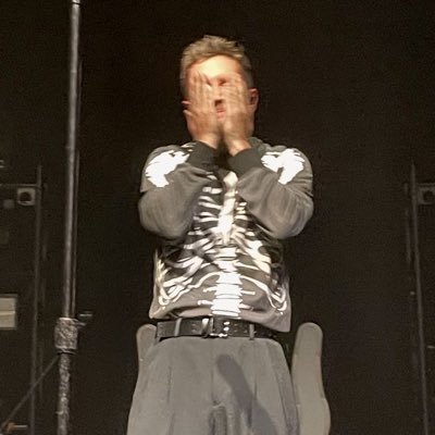 ryedecorate's profile picture. break the cycle in half ⊬