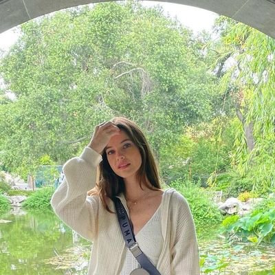 lzdyqueen's profile picture. “𝗽𝗿𝗲𝘁𝘁𝘆 𝘄𝗼𝗺𝗮𝗻, 𝗽𝗿𝗲𝘁𝘁𝘆 𝗱𝗶𝘀𝘁𝗿𝗮𝗰𝘁𝗶𝗼𝗻, 𝗽𝗿𝗲𝘁𝘁𝘆 𝗯𝗲𝗮𝘂𝘁𝗶𝗳𝘂𝗹 𝗹𝗮𝗱𝘆, 𝗷𝘂𝘀𝘁 𝗽𝗿𝗲𝘁𝘁𝘆”