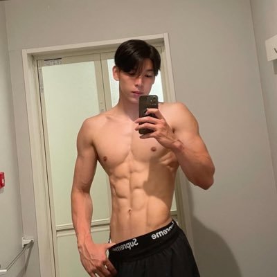 a_i_0601's profile picture. 🇯🇵/190㎝/80kg / Nagoya / 筋トレ /ボディメイク / サウナ 【綺麗な身体を作るためのボディメイク・筋トレ💪🏻】