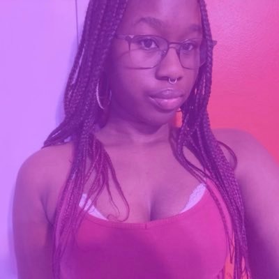 vix3nfemme's profile picture. 