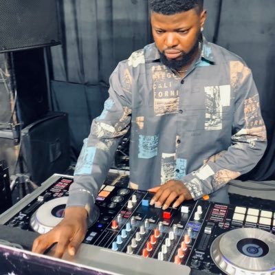 dj_kingsmen's profile picture. 𝙋𝙧𝙤𝙛𝙚𝙨𝙨𝙞𝙤𝙣𝙖𝙡 𝘿𝙅 Wedding DJ 💍  Birthday Party 🥳  House Party  🏠  Beach House Party 🏖️ Enquires +2348105998338 dj_kingsmen@yahoo.com