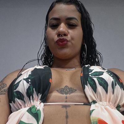 m_lthx's profile picture. Metade de mim me ama, a outra metade me adora.💜