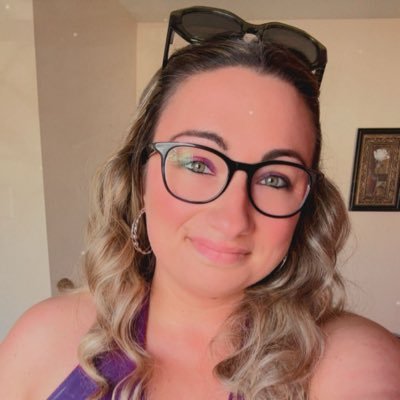 ericaannexo's profile picture. The girl with the lamp tattoo. #lamps