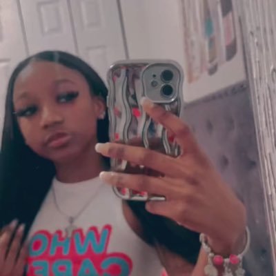 thareal_trinity's profile picture. bitch everything I post is a lie get off my page frl