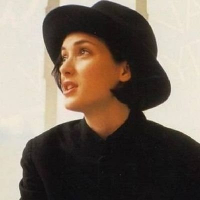 srtalisbela's profile picture. Pétala resplandecente de um dormente e lânguido lírio 🌷