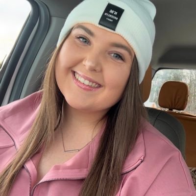 HeyyJesse_'s profile picture. always lovin’ Luke💘