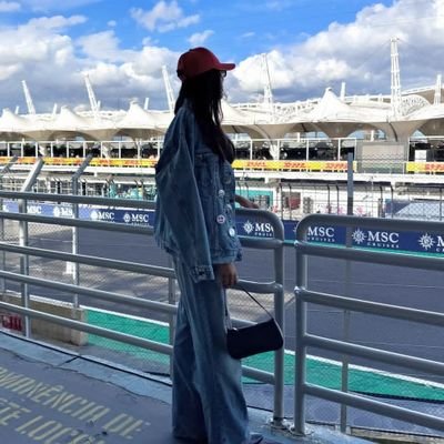 bibinhaf1's profile picture. 🏀🥎🏈🚘🛹☄️