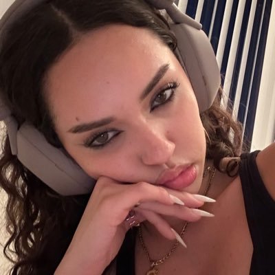 aelsyy21's profile picture. 