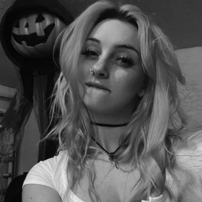 gothfxckdoll's profile picture. ☰ Wʜᴀᴛ's ʏᴏᴜʀ ғᴀᴠᴏʀɪᴛᴇ sᴄᴀʀʏ ᴍᴏᴠɪᴇ ?
Jᴜsᴛ ᴀ ᴘʀᴇᴛᴛʏ ɢɪʀʟ ʟᴏᴏᴋɪɴɢ ғᴏʀ ғᴜɴ~