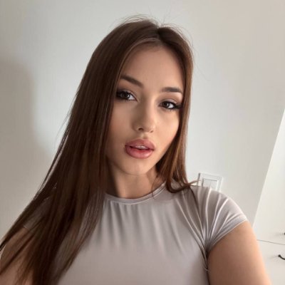 Juliagw17m6's profile picture. 