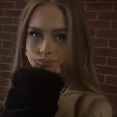 d1gitaldivine's profile picture. 𝜗𝜚 polish, erin lecount lover