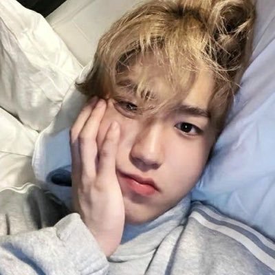 jinniesungie_'s profile picture. 