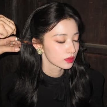 fromseori's profile picture. cool like martin edwards