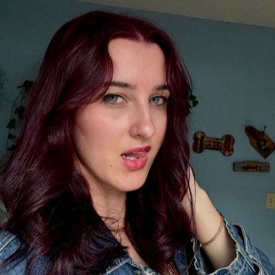 burningxbright's profile picture. your favorite artist’s favorite person