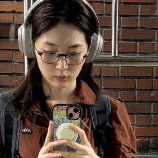 ioveneuiwins's profile picture. 