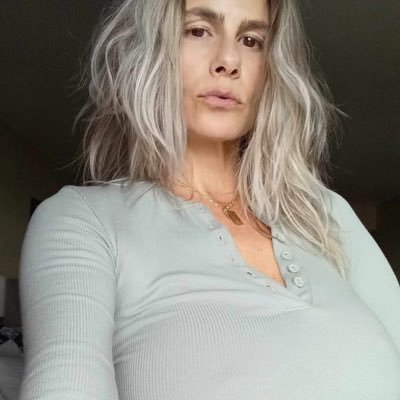 sarahmarshlll's profile picture. widowed