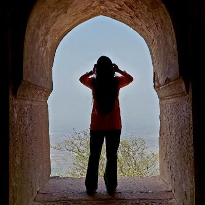 nearlyfine's profile picture. documenting my journey through marketing, creativity & AI ✨