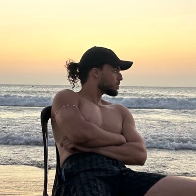 tkmgh_'s profile picture. pilot,aerospace engineer&antipolisario @fcbarcelona