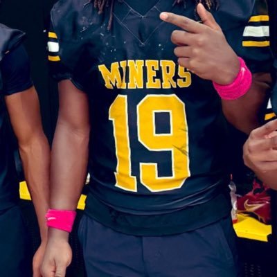 AntonioGlover_0's profile picture. Class of 27/6’1 DE/LB 200 lbs/ 2.8 GPA/ 📞8633979846/ https://t.co/Lpe0VkDLYU