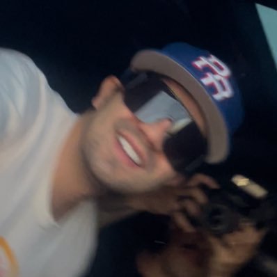 cnizrls's profile picture. 