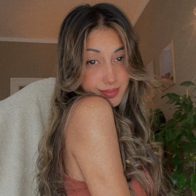 vizzeybun's profile picture. she/her 🇹🇭🇮🇹 cozy creative Twitch & YouTube Partner 🌿🥭 cosplays • art • dbd • otome 🪐 socials https://t.co/cw6rf3jMjQ 💌 vizzeycosplay@gmail.com