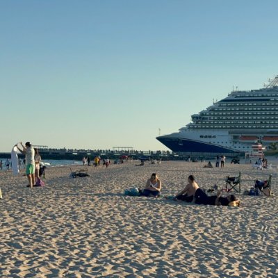 Sophia2810u's profile picture. When you love someone, give your whole heart. Once you have love, avoid any signs of ambiguity—only then does love truly hold meaning.