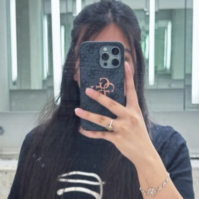 IfrahAyzal's profile picture. Radiating strength and grace, navigating life's chapters with a heart rooted in faith