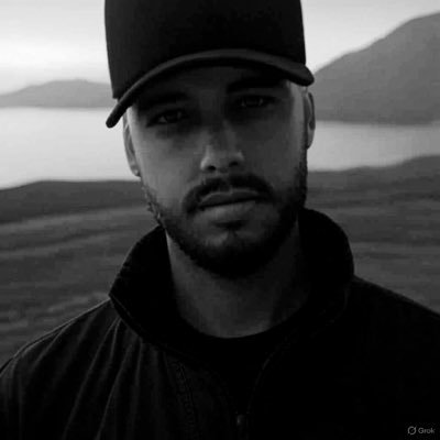 MagnusJhomn's profile picture. Agora, pois, permanecem a fé, a esperança e o amor, estes três, mas o maior destes é o amor.

1 Coríntios 13:13.