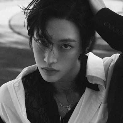 wonbinrizz's profile picture. Purring rockstar on stage