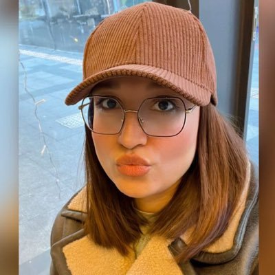 bsraerdgn's profile picture. gerçek dünyayı sevmediğim için hayal dünyamda yaşıyorum