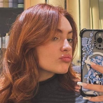 softreche's profile picture. ¿crees que es encantador ver cómo lo destrozas todo?