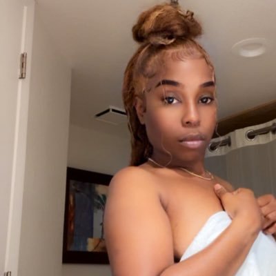 itsBeeMonet's profile picture. Da Kitchen Manager 👩🏾‍🍳 . Mother 👧🏾. Baker of the Best Cookies 🍪🍸🍃🇺🇸. #FIUALUM Taken and Put the Fuck up. Gamer🎮 PSN: itsBeeMonet