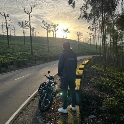 yjr9988's profile picture. Enthusiastic about everything in the world😎