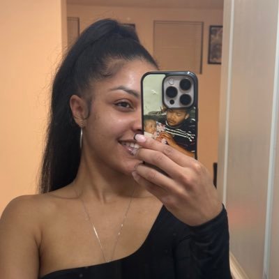 cierajahni's profile picture. A prime example of how YAH turns trials into triumphs✨Mother🌹. Virtuoso✍🏽. Ever-evolving🌱